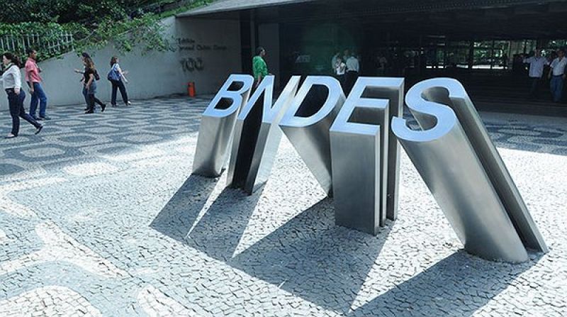 BNDES dará 'cheque especial' a médias e grandes empresas